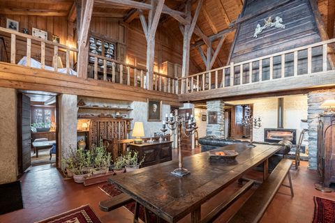 Located in a quiet area of Les Houches, close to the ski slopes, with a stunning panoramic view of the Mont Blanc massif, discover this historic property renovated in the pure respect of the local architecture. It consists of a farmhouse with 335m2 o...