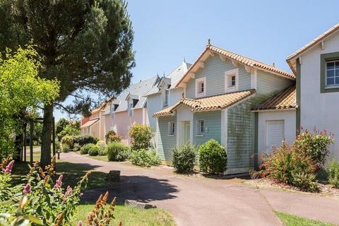 Résidence Port Bourgenay - maeva Home ligger i Talmont-Saint-Hilaire i regionen Vendée, bara 9 km från Les Sables-d'Olonne. Det är en riktig 90 hektar stor egendom omgiven av en tallskog och med direkt utsikt över en sjö. Fotgängarresidenset är uppde...