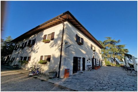 Increíble villa con dependencia, jardín privado y piscina, ubicada en el campo de Città di Castello, en Umbría.