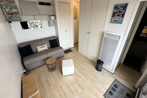 Dieses charmante Studio-Apartment bietet einen gemütlichen Rückzugsort für bis zu zwei Gäste und verfügt über ein bequemes Schlafsofa im Schlafbereich. Das Studio befindet sich in der 8. Etage und ist mit dem Aufzug erreichbar. Es verfügt über einen ...