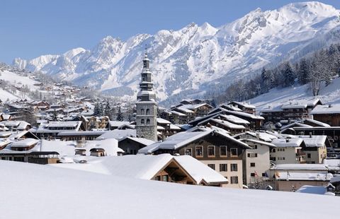 La propriété avec une charmante ambiance alpine propose un studio pouvant accueillir de 2 à 4 personnes, ce qui le rend idéal pour les petites familles ou les couples. Le séjour comprend un canapé-lit double et le studio dispose également d'un coin m...