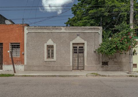 Deze woning is gelegen in de buurt van San Cristóbal, in het centrum van Mérida, een plaats die de basis legde voor het multiculturalisme in de stad en op korte afstand ligt van twee van de meest bezochte attracties in de omgeving, de kathedraal van ...