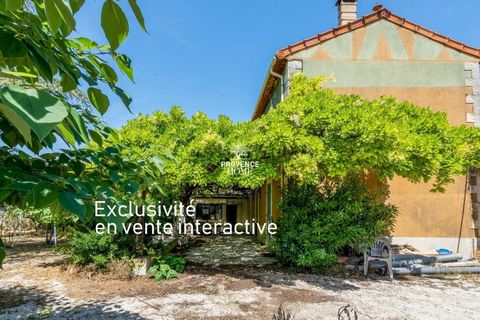 Provence Home, the real estate agency of Luberon, is offering for interactive sale, a house located in the heart of the village of Oppède. This house, with approximately 120 m² of living space, offers great potential, featuring a beautiful plot of la...