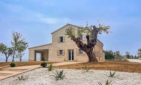 Retiro Rural Exclusivo Perto da Praia Charmosa quinta renovada com piscina e amplo potencial de expansão A Localização Situada no coração das belas colinas de Le Marche, esta quinta oferece vistas panorâmicas incomparáveis sobre o campo, proporcionan...