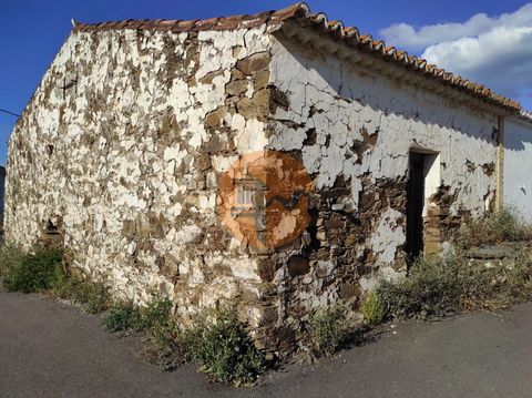 Einstöckiges Haus mit Terrasse in Corte Pequena in Odeleite, Castro Marim. Haus mit 129m² Grundstücksfläche. 33 m² nicht überdachte Fläche. Es handelt sich um zwei unabhängige Artikel. Artikel A mit 46m² und Artikel B mit 48m². Es besteht die Möglich...