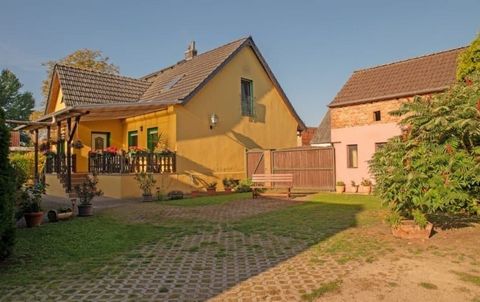 Leben Sie den Traum vom eigenen Haus in einer idyllischen Umgebung! Ab sofort steht dieses wunderschöne, zweistöckige Einfamilienhaus zur Vermietung bereit. Mit fünf hellen und einladenden Zimmern sowie zwei modernen Badezimmern bietet es ausreichend...