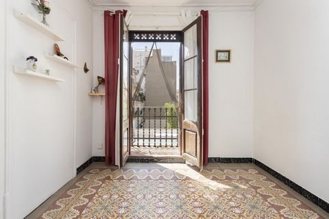 EXCEPCIONAL OPORTUNIDAD ¡!!! VIVIENDA EN FINCA ANTIGUA AÑO 1910 SIN ASCENSOR EN EL CORAZON DEL BARRIO DE LA VILA DE GRACIA. UBICACIÓN : JTO. TRAVESSERA DE GRACIA, JTO.PLAÇA DEL SOL, I PL. J. LENNON. IDEAL PARA REFORMAR. ATREVASE A SUMERGIRSE EN PROYE...