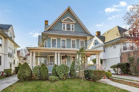 Well-maintained and unquestionably loved by the same family since 1977, this is THE ONE! Built in 1905, this Landmarked beauty is tucked away on a quiet tree-lined street in the highly regarded Brooklyn neighborhood of Fiske Terrace. Splendid origina...