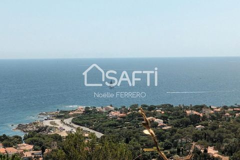 Located in Les Issambres, by the sea, this property benefits from a south-facing exposure offering optimal sunshine. Close to the beach and shops, it is ideally positioned to take full advantage of the Mediterranean climate. In a dominant position, t...