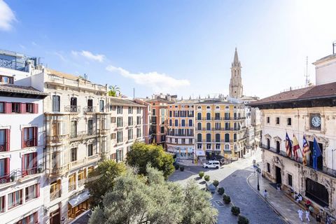 Descubra, no meio das ruas movimentadas e encantadoras do centro histórico de Palma, esta deslumbrante moradia de cinco andares. Recentemente renovada na perfeição, é uma mistura de elegância moderna e clássica, apenas com os materiais mais exclusivo...