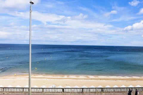 Dit prachtige studio-appartement op de tweede verdieping van een historische villa biedt een gezellig toevluchtsoord op slechts een steenworp afstand van het strand. De woon-/eetkamer is voorzien van een comfortabel tweepersoonsbed, een flatscreen-tv...