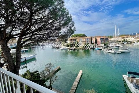 Die Immobilienagentur Cabinet Vieugué bietet in einer sehr begehrten Gegend von ?? Port Grimaud, eine Wohnung im zweiten und letzten Stock, die von einem herrlichen Blick auf die Kanus profitiert. Die Wohnung besteht aus einer amerikanischen Küche, d...