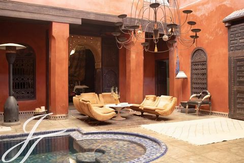 This property is enviably located in the most sought after district of the Medina, a mere 3 minutes walking distance from the iconic Jemaa el Fna square and close to major landmarks. Renovated 20 years ago by its current owners, a couple of designers...