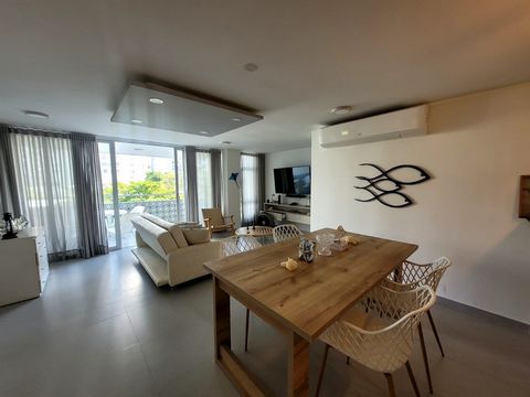 Property-18213 Unique opportunity in Bocagrande-El Laguito! This beautiful 114 m² apartment, completely remodeled with impeccable taste, is located just half a block from the beach, offering you an unbeatable location to enjoy the sea and the sun. Ou...