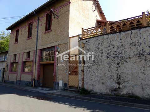 Valérie from TeamFi would like you to discover this 4-room house of 92 m². This house, with a western exposure, enjoys an unobstructed view. This house, built before 1949, offers a charming living environment with several well-appointed rooms. It con...