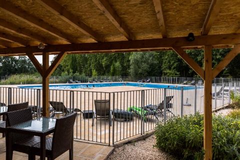 On the banks of the Canal du Midi, the Résidence Le Château de Jouarres welcomes you to the heart of a 5-hectare wooded park. On site you can enjoy beautiful sunny days by the outdoor swimming pool, walks in the park in the shade of the oak trees and...