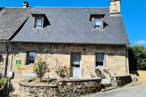 Charmant petit gîte dans un petit village très calme, à côté de l'église. 2 chambres à l'étage avec chacune 1 lit 140, séjour coin salon, poêle à granulés.Cafetière standard + Nespresso. Le prix comprend : DRAPS Électricité Chauffage Le prix ne compr...