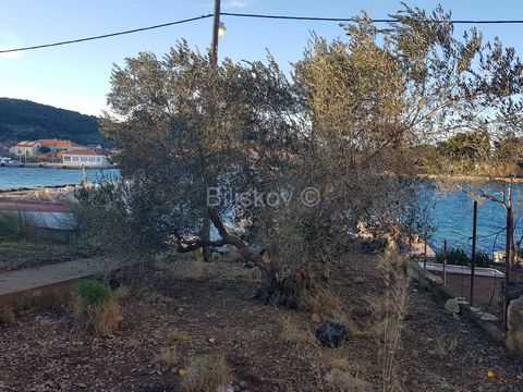 www.biliskov.com ID: 14926Veli Iž, Iž IslandA building plot in a top location, with an area of 768 m², positioned in the second row from the sea with direct access to the coast. The distance to the sea is approximately 15 meters.The parcel is located...