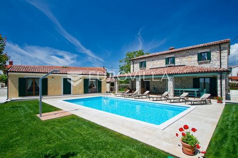 For sale is a modern stone house with a swimming pool and two additional houses, located not far from Poreč itself, in a quieter location, away from the main roads and surrounded by greenery and peace.The main house has an area of 130 m2, and the sma...