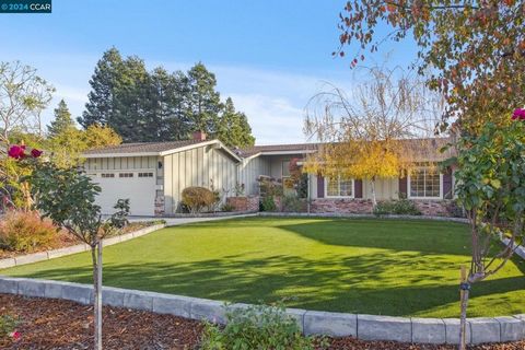 Over $500,000 invested in this stunning remodeled smart home in prime location walkable distance to vibrant amenities including gym, brewpub, restaurants, Whole Foods, trails, and the highly regarded Valle Verde Elementary School. This impeccable ren...