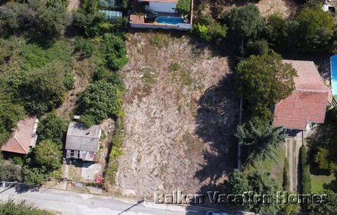 This plot has an area of 1205 m2 and it is located in the peaceful and picturesque town of Byala, on the Bulgarian Black Sea coast. The plot is regulated with water and electricity on the plot, and it has a building permit (as there is demolished hou...