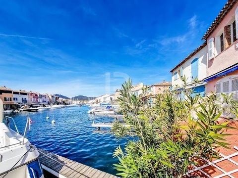 Charmantes Haus mit 2 Schlafzimmern zum Verkauf in Port-Grimaud mit Schlafplatz für 7 Personen. In Port-Grimaud, auch bekannt als das Venedig der Côte d'Azur, finden Sie dieses 70 m2 große Fischerhaus mit einem 14 m langen Liegeplatz für ein Boot. Es...