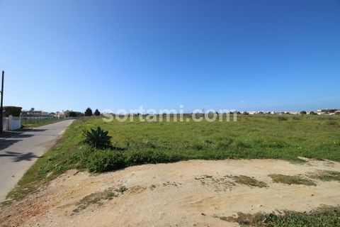 Fantastisches rustikales Grundstück in Galé mit herrlicher Aussicht. Mit gutem Zugang. 1800 Meter vom Strand entfernt