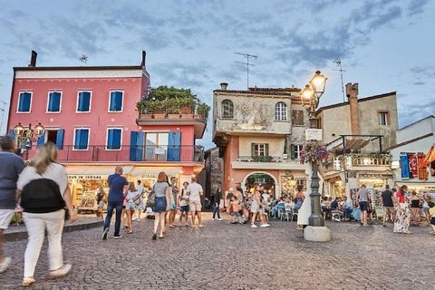 Benvenuti nel vostro rifugio sul mare a Porto Santa Margherita, Venezia! Questo grazioso appartamento è il rifugio perfetto per un massimo di 5 ospiti che cercano la migliore esperienza di vacanza al mare. Situato a due passi dalla sabbia dorata e da...