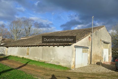 A vos projets ! Osez faire revivre cette grange Lot et Garonnaise qui se situe sur les hauteurs, dans un environnement dégagé et verdoyant. Elle est implantée sur 3 hectares de terrain avec un puit et offre des murs en pierre, des colombages, une anc...