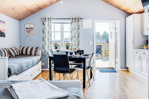 Cozy cabin in the middle of Öland's summer paradise Böda, where you have walking distance to the wonderful expansive sandy beach. The cabin, which was renovated in 2018, is in good condition with open up to the ridge for lovely space. Here you have a...