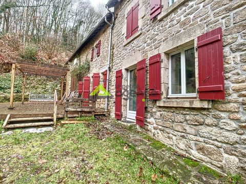 Your Petite agence Guéret offers for sale this charming farmhouse Ideally located, in the middle of the Creuse countryside, you will appreciate this beautiful property with its barns! On the ground floor, a beautiful semi-open living space of about 6...