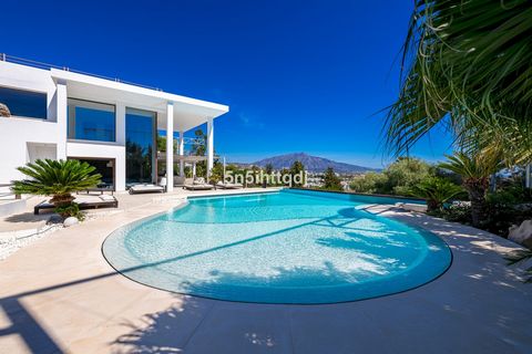 Situated in the La Alqueria neighbourhood, Casa Leon is a modern golf-front villa with stunning sea, golf and La Concha mountain views. This light-filled eight-bedroom villa presents a lucrative holiday rental opportunity. Built over four levels, it ...