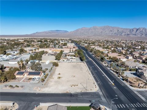 This stunning 1+ acre corner lot is perfectly situated in the highly desirable Northwest area of the valley, surrounded by estate homes. Enjoy breathtaking mountain views and convenient proximity to the I-215 Beltway. Whether you're looking to build ...