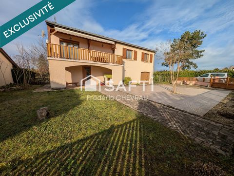 Située dans la charmante commune de Charnay-lès-Mâcon (71850), cette maison bénéficie d'un environnement paisible et familial. Proche des commerces locaux, des écoles et des transports en commun, elle offre un cadre de vie agréable, idéal pour les fa...