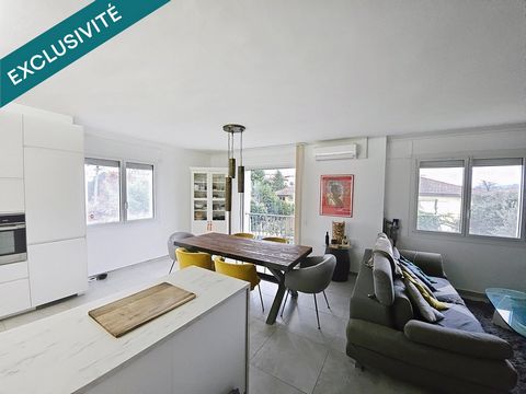 In a sought-after area of ??Mulatière, a stone's throw from buses, schools and only 10 minutes from the center of Oullins, come and discover this charming 70 m² house from the 1956s. It consists of an entrance with a glass roof, a fitted kitchen, 2 b...