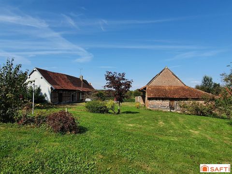 Dans la commune de Ménetreuil, cet ensemble de deux maisons est à rénover. Le tout est dans un terrain de plus de 14000 m2, clôturé pour bétail et avec un point d'eau. Il y a de beaux arbres, un jardin soigné. Aucun vis à vis et tranquillité. Il y a ...