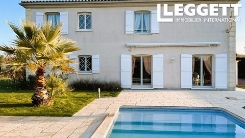 A32898SAG24 - Superb house located near Saint-Émilion, on the wine route, comprising four bedrooms, a living room opening onto the dining room with fireplace, two bathrooms, a kitchen and a recreation room. The property is set in 1,900 m² of grounds,...