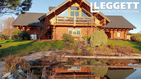 A33726PRD19 - Sumptuous chalet built entirely from logs for lovers of a vast, luminous, exceptional home. Magnificent natural and historic setting. Information about risks to which this property is exposed is available on the Géorisques website : htt...