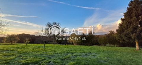 Située dans un hameau entre La Ferté Macé (61600) et Joué du Bois et à 10 km de Bagnoles de l'Orne, cette propriété bénéficie d'un emplacement idéal alliant calme et proximité des commodités. La ville pittoresque offre un cadre de vie paisible, entou...