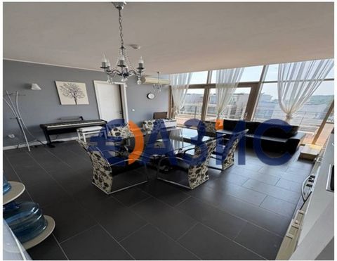 ID 33591950 Die erste Linie des Meeres !!! Penthouse auf zwei Ebenen mit 3 Schlafzimmern mit Meerblick. Kosten: 170 000 Euro Ort: Joo Bulgarien Komplex,Übersicht Zimmer: 4 Gesamtfläche: 220 qm+Abstellraum 3,4 qm Boden: 5 - 6 Servicegebühr: 15 Euro/m2...