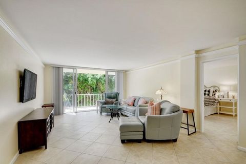 Bright & Spacious Two Bedroom, Two Bathroom In Well maintained Brittany Condo Building. Large Living Dining Combo is Great for Entertaining. Relax on the Large Patio overlooking the garden. Easy walk to beach, Publix, shops and restaurants and the Ea...