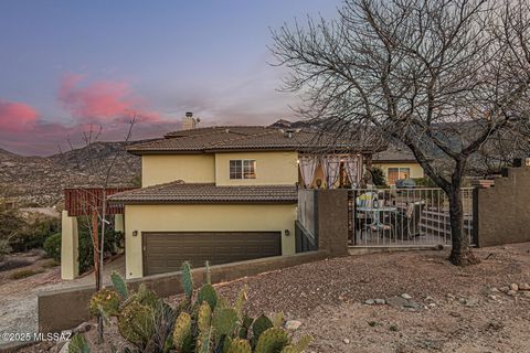 Nestled on a picturesque 1-acre lot with stunning views of the Catalina Mountains, this beautiful 2,917 sq ft, 4-bedroom, 3 full baths, 2 half baths, and split-level home is a true horse lover's paradise. With direct access to State Land right from y...