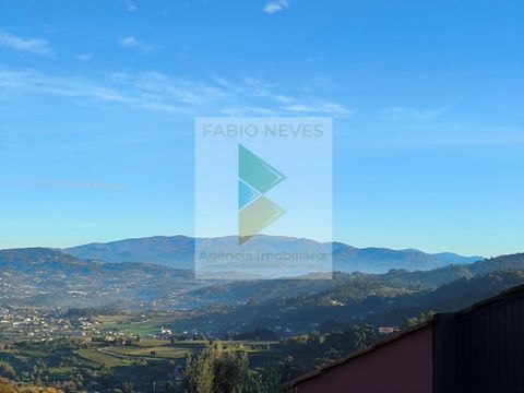 Moradia de pedra para restaurar, situada em Gondufe, Ponte de Lima. Esta propriedade oferece uma estrutura sólida e vistas deslumbrantes. Composta por sala, cozinha, dois quartos e casa de banho, esta casa também possui vários anexos e acesso a água ...