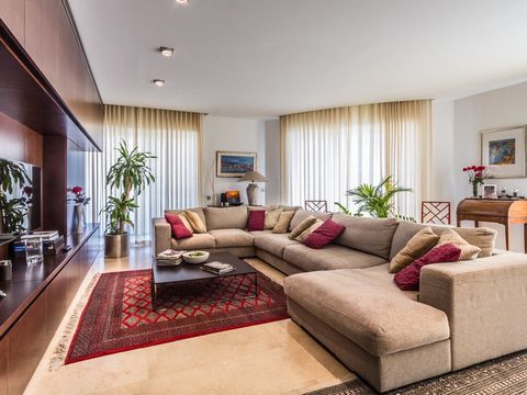 A luxuriously furnished and finished ready to move into corner apartment located within an elegant block of only eight and situated in a prime residential area close to all amenities. This property is set on a generous footprint of circa 315sqm with ...