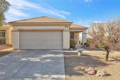 This charming 2-bedroom, 2-bath single-story home nestled in the vibrant community of Sun City Anthem. Step inside to find a welcoming living area that radiates warmth and sophistication. The large windows flood the space with natural light, enhancin...