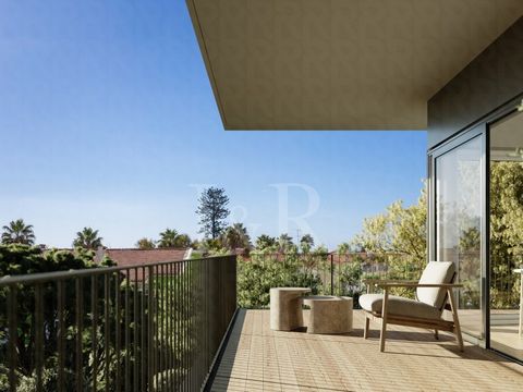 142 sqm three-bedroom apartment located in the Green Plaza Carcavelos project. This apartment has a living room, closed kitchen, three en-suite bedrooms with fitted closets and a guest bathroom. Pleasant balcony located next to the social area with 1...