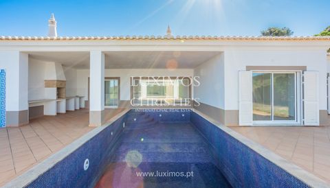 Fully refurbished 4-bedroom villa with pool and garden in Parque da Floresta , Budens, Algarve , next to the Santo António golf course. Meticulously refurbished, this 4-bedroom villa with traditional Algarve architecture features spacious interiors ,...