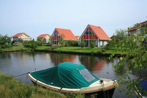 Dit charmante vakantiehuis in Steendam biedt een ontspannende vakantie met moderne gemakken. De begane grond beschikt over een gezellige woonkamer met een flatscreen smart-tv, een eettafel voor maaltijden en een comfortabele zithoek. Voor uw vermaak ...