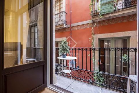 This attractive, renovated apartment features two double en-suite bedrooms, one with a bathtub and the other with a shower, which is a rare find since most of the apartments in Barcelona usually feature showers only. The kitchen area was designed as ...