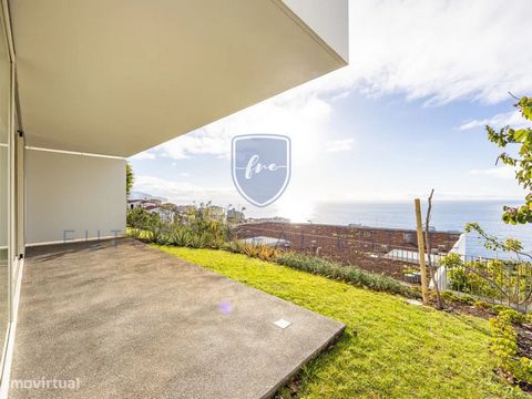 Situé dans la prestigieuse paroisse de São Martinho, au cœur de Funchal, ce développement de villas offre un style de vie unique dans une zone touristique d’excellence. Entouré d’hôtels, d’hébergements de qualité et de commerces de proximité, il offr...